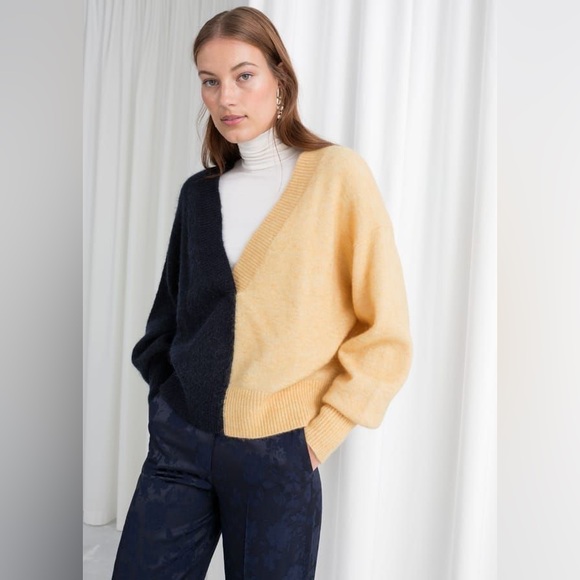 & Other Stories plunging v-cut sweater in navy blue/butter yellow sz M - Picture 6 of 8